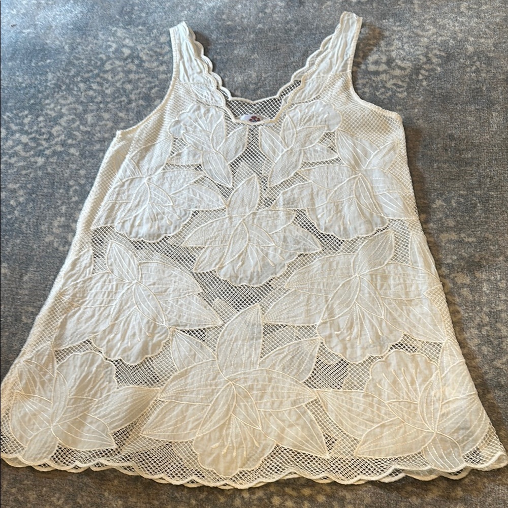 Floral Lace Sleeveless Top with mesh and appliqués